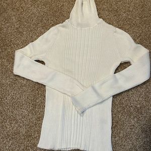 Ribbed fitted turtleneck in Egret size Medium